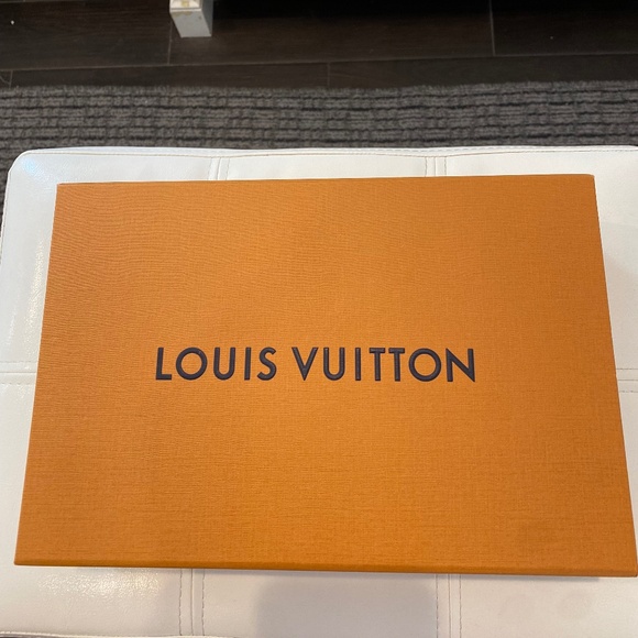 Louis Vuitton Cosmetic Pouch - Picture 11 of 12